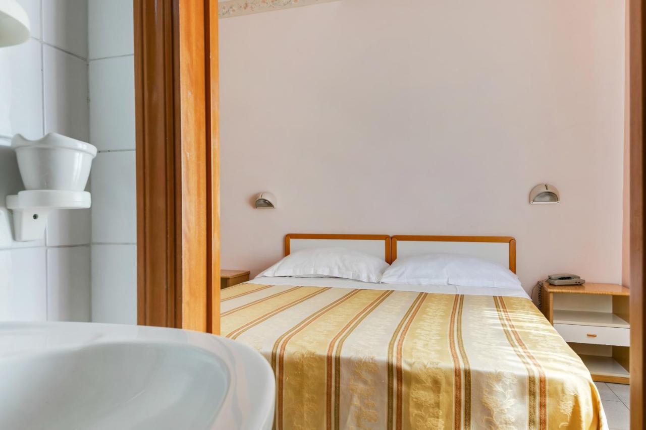 Hotel Sorriso Rimini Luaran gambar
